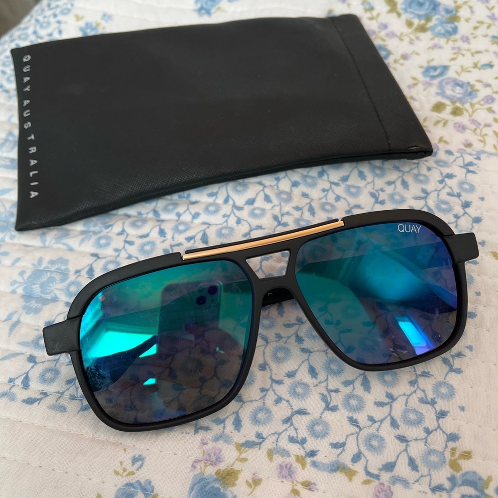 QUAY SUNGLASSES